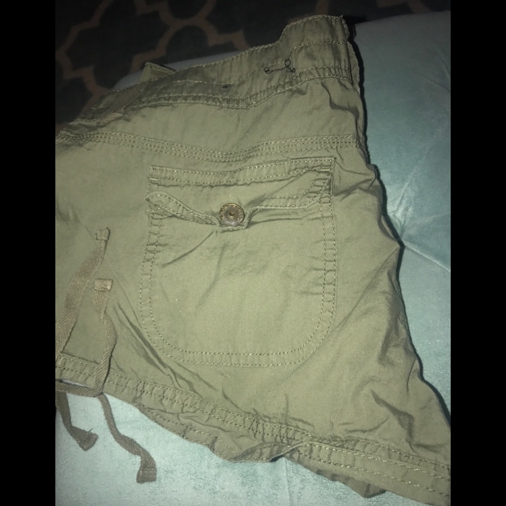 Woman’s dark green cargo shorts